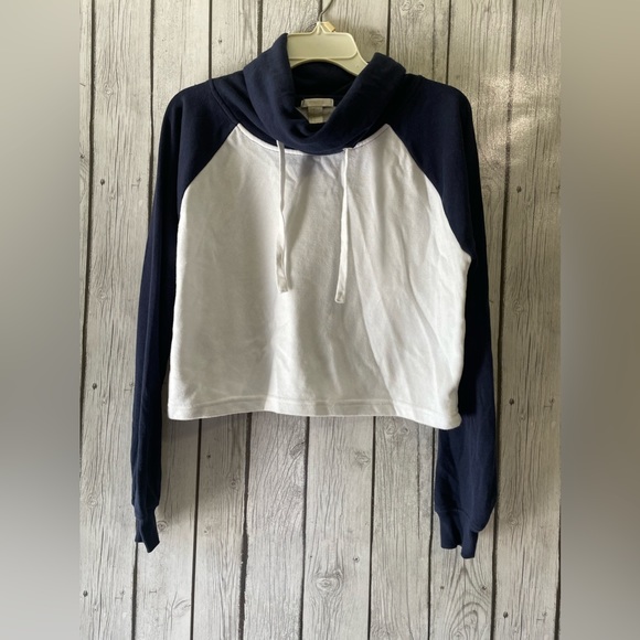 Champion sweater forever 21 sweater with hoodie. - Picture 1 of 11